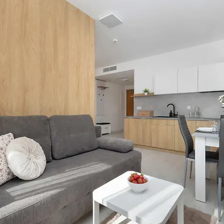 Art - Elegant In With Rooftop Seasonal Pool By Renters