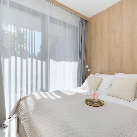 Art - Elegant In With Rooftop Seasonal Pool By Renters Apartamento *