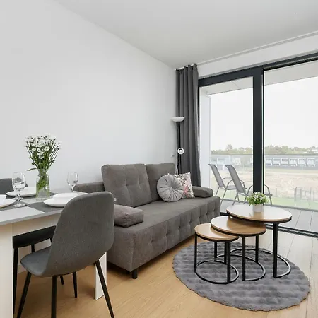 Art - Elegant In With Rooftop Seasonal Pool By Renters Apartamento Mielno (Koszalin)