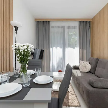 Apartamento Art - Elegant In With Rooftop Seasonal Pool By Renters Mielno (Koszalin)