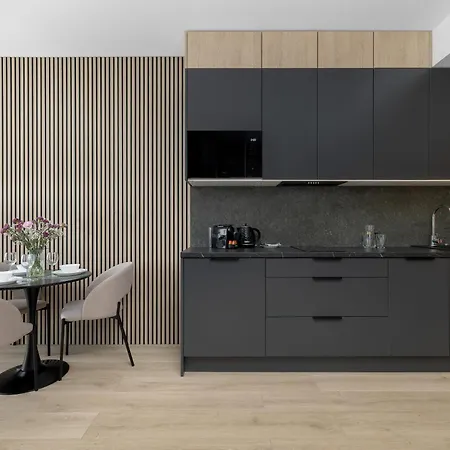 Lägenhet Art - Elegant In With Rooftop Seasonal Pool By Renters *