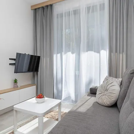 Art - Elegant In With Rooftop Seasonal Pool By Renters