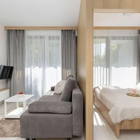 Art - Elegant In With Rooftop Seasonal Pool By Renters