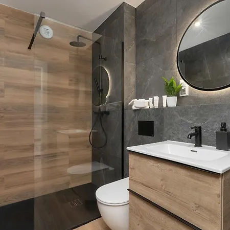 Art - Elegant In With Rooftop Seasonal Pool By Renters Apartamento