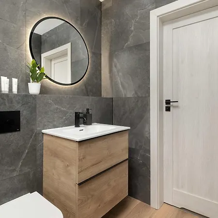 Art - Elegant In With Rooftop Seasonal Pool By Renters Apartamento Mielno (Koszalin)