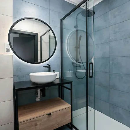 Art - Elegant In With Rooftop Seasonal Pool By Renters *