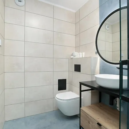 Art - Elegant In With Rooftop Seasonal Pool By Renters Apartamento Mielno (Koszalin)