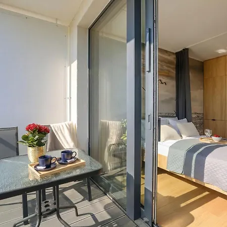 Art - Elegant In With Rooftop Seasonal Pool By Renters Apartamento