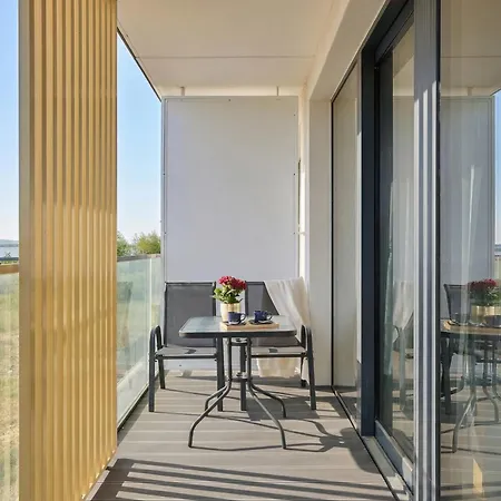 Art - Elegant In With Rooftop Seasonal Pool By Renters