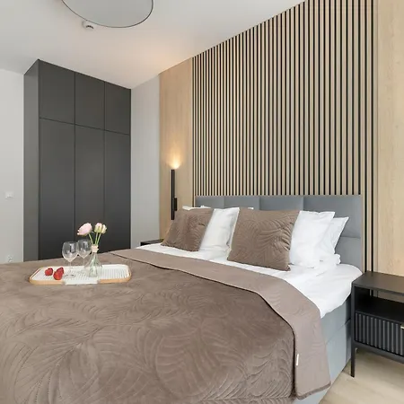 Art - Elegant In With Rooftop Seasonal Pool By Renters Apartamento Mielno (Koszalin)
