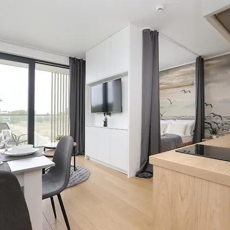 Art - Elegant In With Rooftop Seasonal Pool By Renters
