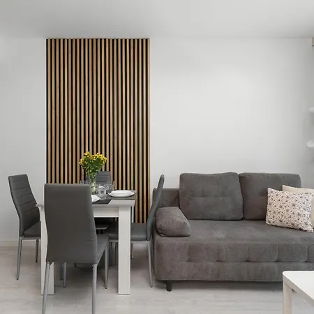 Art - Elegant In With Rooftop Seasonal Pool By Renters Apartamento