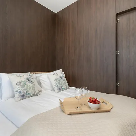 Art - Elegant In With Rooftop Seasonal Pool By Renters Apartamento *