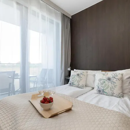 Lägenhet Art - Elegant In With Rooftop Seasonal Pool By Renters Mielno (Koszalin)