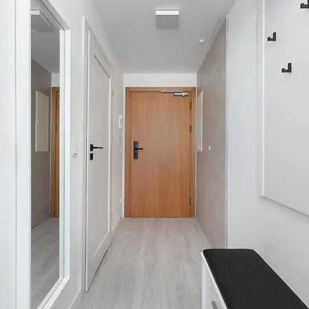 Art - Elegant In With Rooftop Seasonal Pool By Renters *